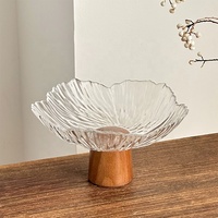 Ensemble de Plats en Verre à Pieds Élégants et Artisanaux avec Support en Bois pour Repas et Collations – Vaisselle Transparente à Motifs Floraux