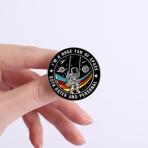 Broche émaillée pour fans de l'espace, espace personnel et extérieur, astronaute introverti, badge de revers, bijoux de science-fiction, cadeau en gros - Product Image 4