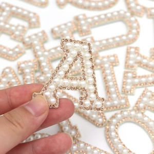 <span class=keywords><strong>Alphabet</strong></span> <span class=keywords><strong>perle</strong></span> or strass <span class=keywords><strong>repasser</strong></span> sur patchs Applique 3D fait à la main DIY Patch <span class=keywords><strong>lettre</strong></span> initiale strass patchs Applique - Product Image 4