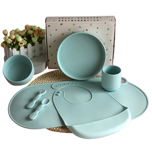 Juego de alimentación para bebés ecológico, libre de BPA, con logotipo personalizado al por mayor, cuchara, tenedor, plato y babero de silicona suave, apto para lavavajillas, para niños - Product Image 2