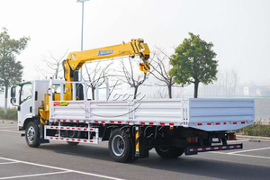 Camion grue 4x4 ISUZU 4WD pour tout-terrain, grue montée sur camion de 5T avec caisse de chargement - Product Image 3