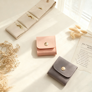 Estuche Organizador de Joyas Portátil Mini de Viaje, Estilo Femenino, de Microfibra, para Collares, Pendientes y Anillos - Product Image 4
