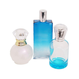 Botella de Perfume de Vidrio Vacía de Lujo con Pulverizador Plano, Diseño Personalizado OEM, Venta al Por Mayor - Product Image 4