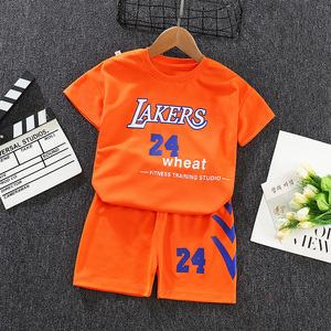 Ensemble de basket-ball pour enfants respirant et imprimé, vente en gros d'usine, short et t-shirt à manches courtes amples - Product Image 6