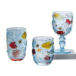Verre à boire en verre bleu gaufré motif poisson tropical, verres colorés peints à la main représentant la vie marine, tasses pressées à la machine pour pique-niques - Product Image 1