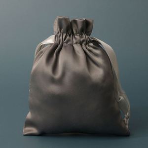 Bolsa de Satén con Cordón, Negra, Grande, Económica, Reciclable y Ecológica, con Logotipo Personalizado para Regalo - Product Image 5