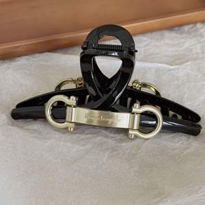 Nouveauté : Grandes pinces à cheveux de créateur pour femme en métal et acrylique, style mode - Product Image 5