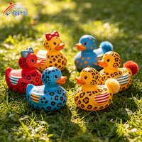 Mini canard en caoutchouc imprimé léopard de 2 pouces avec logo personnalisé, idéal pour les fournitures de fête et les petits souvenirs