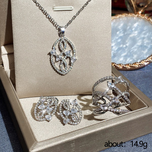 Set di Gioielli Vintage a Forma di Foglia per Donne, Set di Tre Pezzi con Collana, Gioielli Scintillanti con Incastonature, Moda per Uso Quotidiano, Idea Regalo - Product Image 5