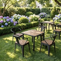 Ensemble table et chaises de salle à manger carrées modernes, structure métallique, construction en plastique, mobilier d'extérieur durable pour cour, plage, petits espaces