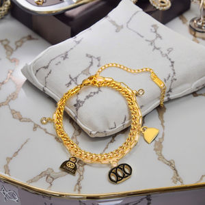 Questo nuovo bracciale in acciaio inox 18K oro per le donne <span class=keywords><strong>di</strong></span> un marchio <span class=keywords><strong>di</strong></span> design è semplice, Versatile, e mette in mostra lo stile individuale. - Product Image 5