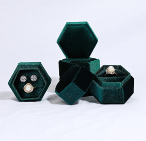 Caja de Joyería de Terciopelo Mini Personalizada al por Mayor – Empaque Hexagonal para Regalo de Collar o Colgante con Logotipo Impreso - Product Image 3