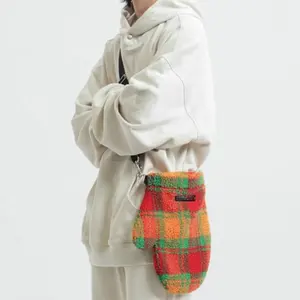 小设计格子色撞色手套造型包韩版休闲斜跨羊绒女毛绒包