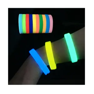 sports events souvenirs giveaway adult kid fans gift items fluorescent night lights silicon band wristband soft rubber bracelet