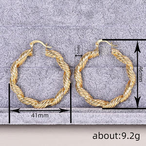 Orecchini a Cerchio in Oro E4449, Design Intrecciato, Stile Classico Unisex per Uso Quotidiano - Product Image 6