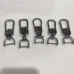 Llavero de aleación de metal cromado para coche, accesorio colgante de regalo, primavera 2023 - Product Image 1