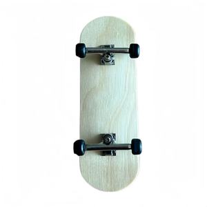 <span class=keywords><strong>Mini</strong></span> table <span class=keywords><strong>de</strong></span> jeu en bois d'érable avec logo personnalisé, <span class=keywords><strong>mini</strong></span> camion en métal, planche à roulettes pour doigts à utiliser avec des rampes - Product Image 4
