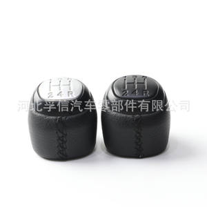 Pomo de Palanca de Cambios de Cuero para Saab 93 9-3 SS 2003-2012, Diseño Ergonómico en Negro Brillante y Plateado Mate - Product Image 5