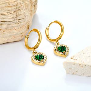 Joyería de Moda al por Mayor, Aretes Colgantes de Acero Inoxidable, Chapados en Oro de 18k, con Circonita Verde, Aretes de Corazón para Mujer - Product Image 4