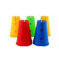 Cônes de signalisation en gros, cônes de football, cônes d'entraînement d'agilité de football avec trous, en PE durable, couleurs personnalisables