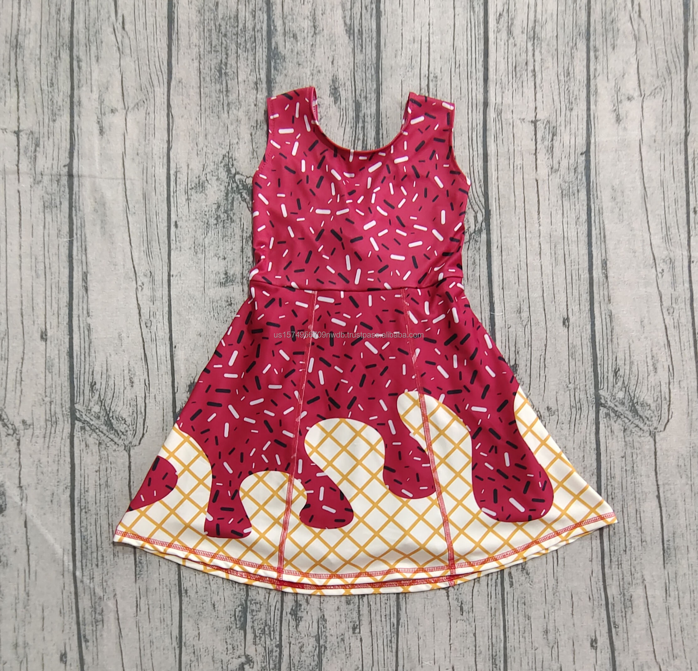 สีแดงเข้ม