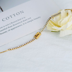 สร้อยข้อมือและกำไลแฟชั่นสแตนเลสสตีลกันน้ำ ป้องกันการหมอง 14K 18K ชุบทอง ประดับทองคำแท่ง สำหรับผู้หญิง - Product Image 4