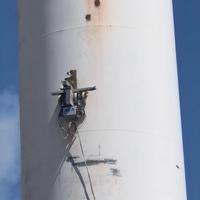 Robot mural antidéflagrant multifonction pour le sablage, la pulvérisation et le nettoyage des réservoirs en acier