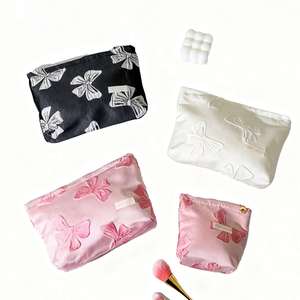 Women's Fashion Letter Pattern Canvas Lightweight Large Capacity <b>Travel</b> Storage Makeup Bag Clutch <b>Handbag</b> Zipper Closure No - Product Image 1