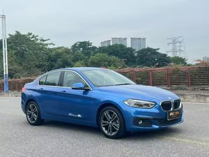 <span class=keywords><strong>BMW</strong></span> <span class=keywords><strong>118i</strong></span> Fashion Edition Sedan 2019 |   1.5T Turbo Automático, Volante a la Izquierda, Interior Oscuro, Asientos de Tela, Neumáticos R17, Luces LED |   FWD - Product Image 2