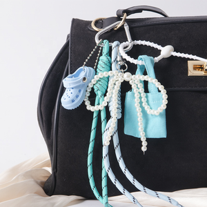 Porte-clés en cuir PU style coréen multi-breloques, polyvalent pour sacs, voitures, téléphones, avec breloque ours - Product Image 3