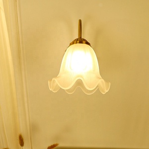 LED Französische Vintage Wandleuchte Dekoration Schlafzimmer Nachttisch Luxus Wandlampe Amerikanische Messing Blumenform Glas Wandleuchten - Product Image 4