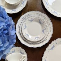 Ensemble d'assiettes à dîner en céramique baroque bleue avec motif en dentelle gaufrée ensemble tasse et assiette vintage pour mariage