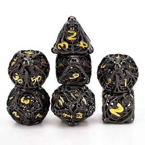 Ensemble de dés polyédriques <span class=keywords><strong>Dnd</strong></span> à 7 pièces en forme de crâne creux, dés en alliage de zinc incrustés de résine bleue pour les jeux de rôle <span class=keywords><strong>DND</strong></span> - Product Image 5
