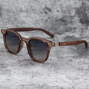 Gafas de Sol de Diseño Vintage con Montura Grande Color Verde Azulado para Hombre y Mujer, Protección UV400, con Textura de Madera y Material de PC, Venta al Por Mayor - Product Image 2