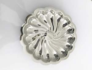 Bandeja Moderna de Acero Inoxidable con Acabado Brillante para Servir Frutos Secos, Aperitivos, Cena, Bandeja Ondulada para Cocina, Sala de Estar, Vajilla - Product Image 1