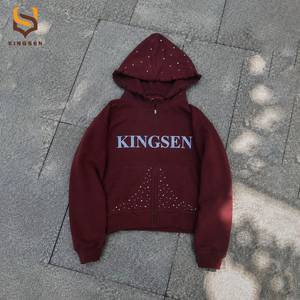เสื้อฮู้ดซิป Y2K แบบหนา ประดับเพชร รุ่นวินเทจ สีแดงเบอร์กันดี แต่งระบายลายกราฟิก สไตล์สตรีทแวร์ สำหรับผู้ชาย แบบซิปเต็มตัว - Product Image 1