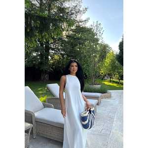 Vestido Largo Holgado Blanco Ilona, Diseño Personalizado para Mujer, Estilo Casual de Oficina, con Volantes, Talla Única XS, Opciones para el Día y Días Festivos - Product Image 2