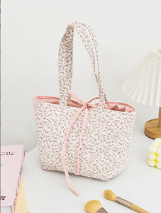 Gran oferta, bolsa de viaje de algodón acolchado Rosa Floral ligera, bolsa de regalo de compras portátil personalizada para chica de belleza - Product Image 4