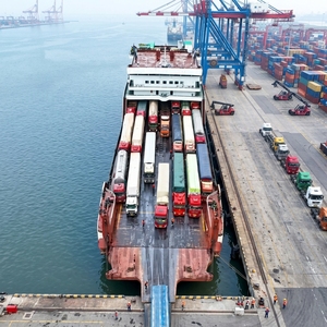 Traghetto RoRo Personalizzabile per il Fiume Yangtze in Vendita, Imbarcazione con Ponte Ampio per il Trasporto di Camion Pesanti e <span class=keywords><strong>Automobili</strong></span> - Product Image 1