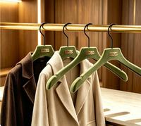Cintre en velours personnalisé avec logo et plaque nominative en métal doré, pinces floquées antidérapantes, pour boutique, hôtel, présentoir de garde-robe, simple