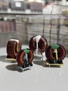 Vô định hình 4.5mh 25*15*10 mét chế độ phổ biến cuộn dây đồng cuộn cảm nanocrystal EMI điện tử phụ tùng Bộ Lọc Điện - Product Image 2