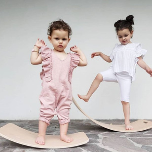 Tabla de Equilibrio Infantil de Madera con Formas Geométricas, Juguete de Entrenamiento de Integración Sensorial para Jugar en Interiores, 4-6 Años, Unisex - Product Image 1