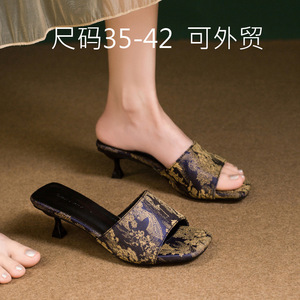 Sandalias y Pantuflas de Verano de Moda para Mujer, Calzado de Exterior con Tacón Fino, Venta al por Mayor 2025, Estilo Nacional Estampado, Nuevo 916 - Product Image 2