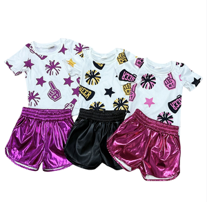 T-shirt a maniche corte con stampa Cheer per bambine e pantaloncini in pelle lucida, 2 pezzi, abiti estivi - Product Image 1