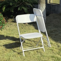 Chaise pliante en plastique surdimensionnée avec dossier carré et structure robuste thermolaquée pour le jardin et les services de restauration