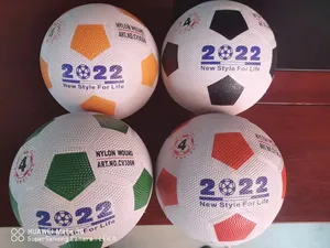 Preço de fábrica por atacado novo futebol profissional de borracha que pode ser personalizado