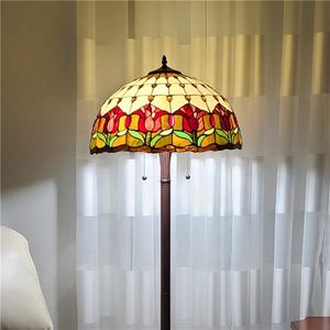 Lámpara de Pie de Vidrio Artístico Tiffany LED de 16'' con Diseño Floral de Tulipanes Estilo Campestre para Oficina, Bar, Hogar y Mesitas de Noche - Product Image 2
