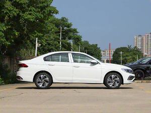 VW Bora Gasolina Coche Sedán 1,2 T 2025 como Autos Usados de Exportación - Product Image 2