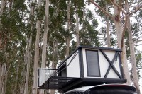 Tente de toit intelligente tout-terrain TCAL TM-01 avec matelas, coque rigide en aluminium de qualité aéronautique, déploiement motorisé, cadre pliable