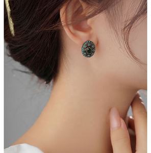 Boucles d'oreilles rétro en zircon vert, style européen américain français, luxe léger, style antique haut de gamme, tendance, vente en gros - Product Image 6